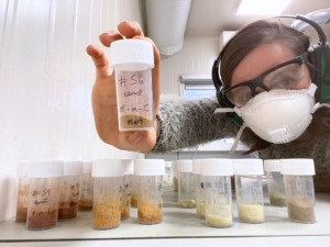 (Foto Arquivo pessoal) A astrobiologa Rebeca Gonçalves foi a primeira brasileira a trabalhar com agricultura espacial